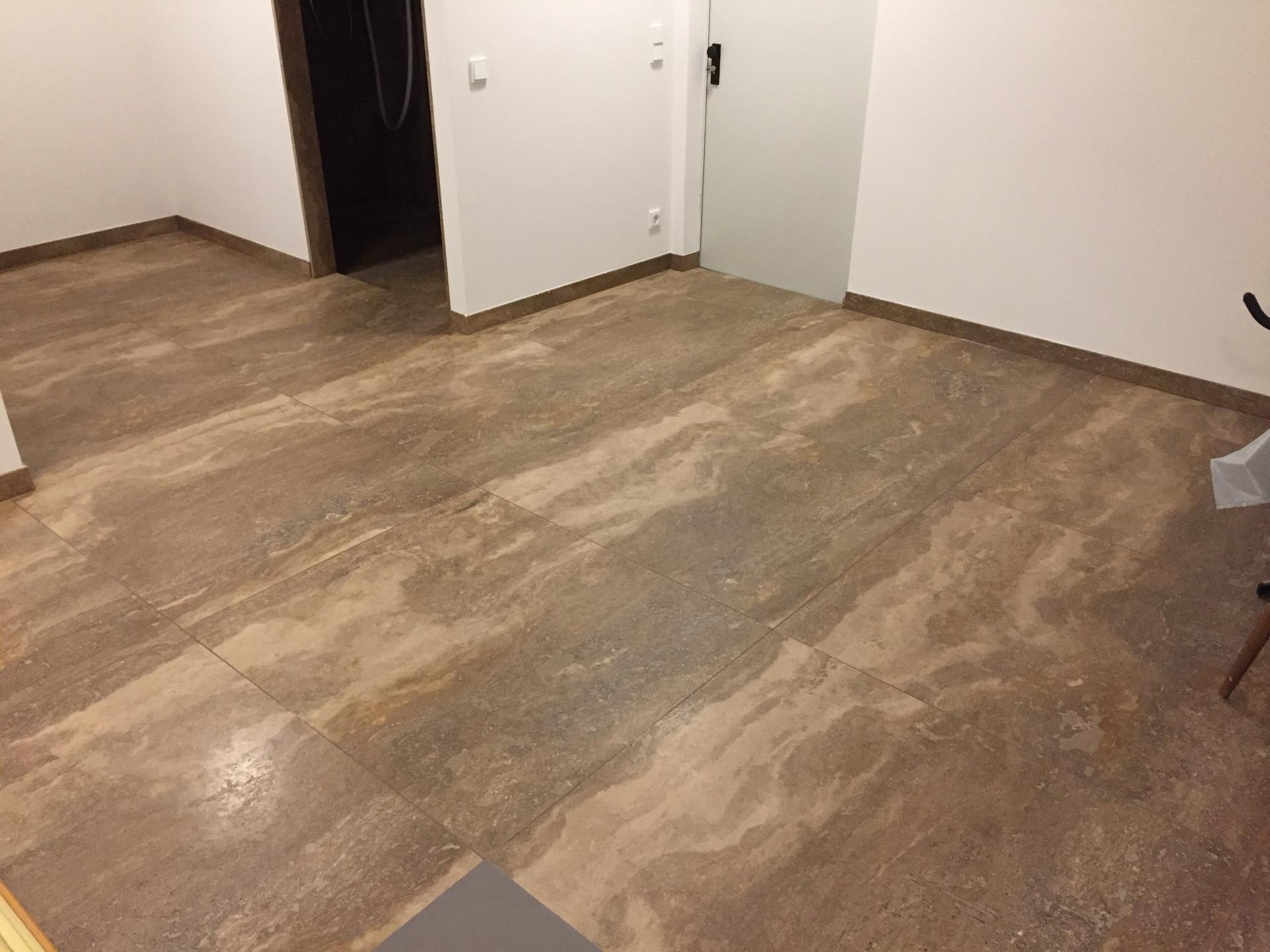 Maßgefertigter Innenausbau aus Naturstein