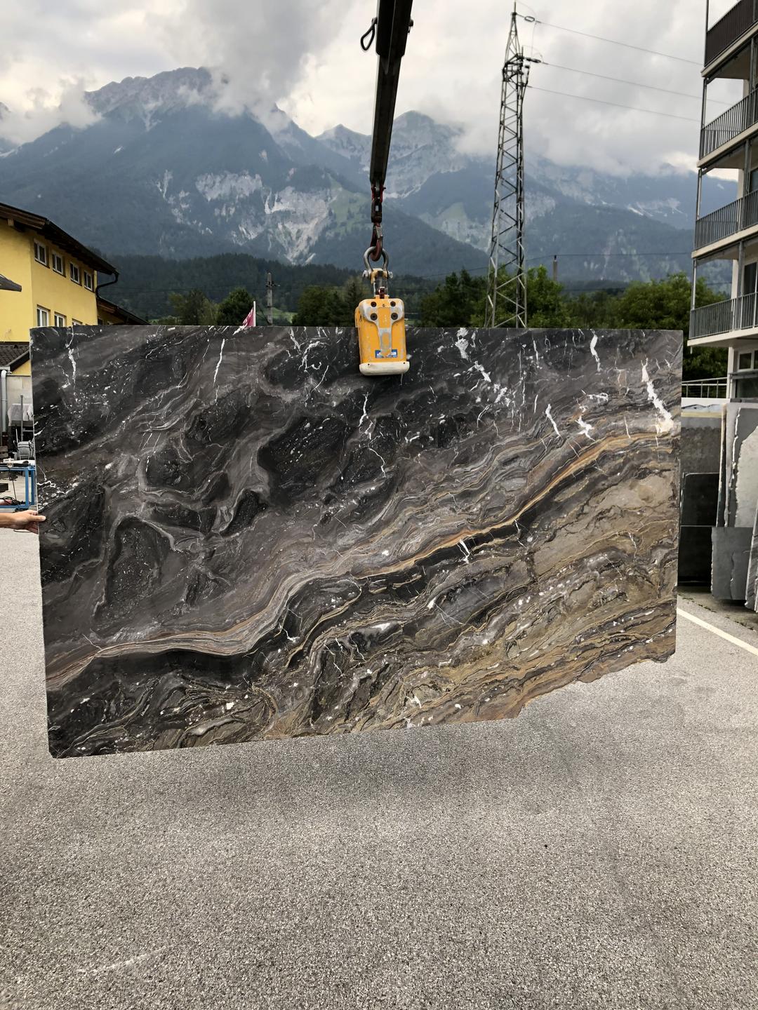 Innenausbau mit Naturstein – Boden und Wandflächen